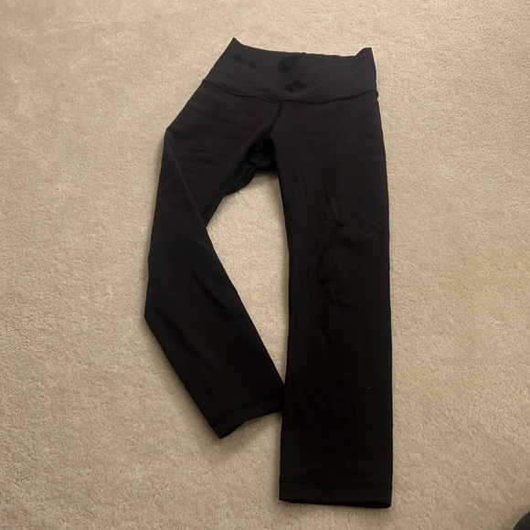 Size 4 crop lulu lemon high rise EUC leggings - Picture 1 of 3